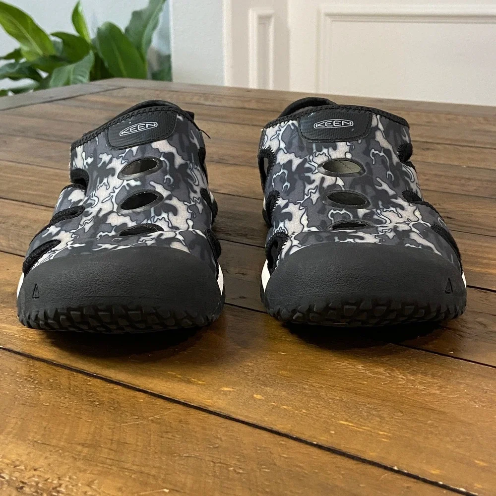 KEEN Kids Stingray Water Sandals Black Camo Youth Size 6 EU 38 1026052